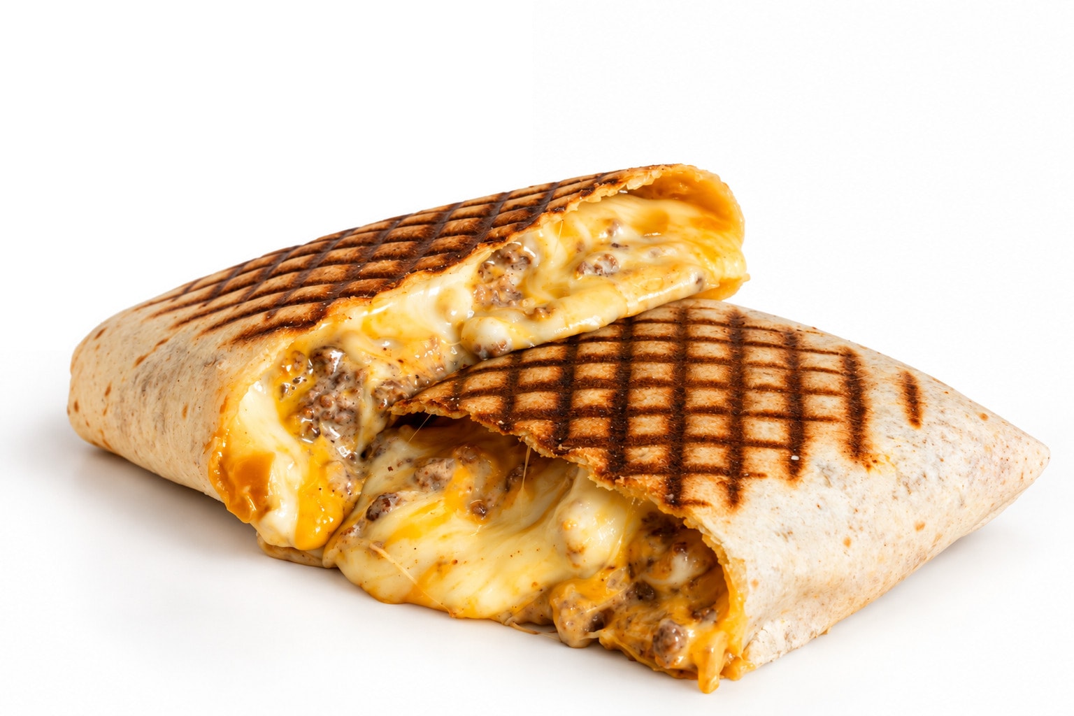 El Six Seven partido en dos, con las marcas de la plancha y el queso fundido saliendo del corte